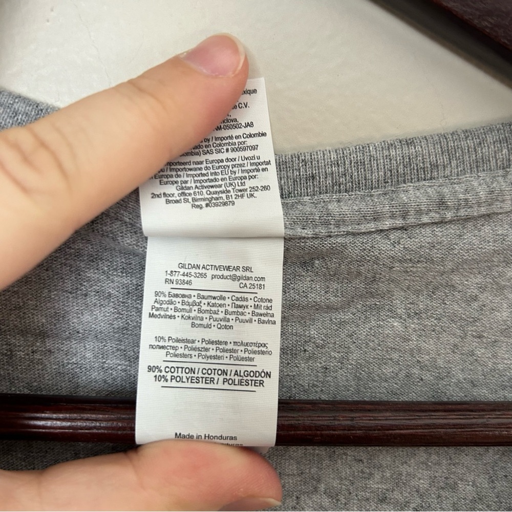 Gildan Tee Shirt V-Neck Gray Short Sleeve Neutral Casual Basics - Picture 4 of 6